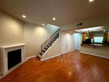 Main picture of 12217 Moorpark St