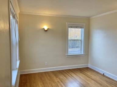 Main picture of 935 12th Ave