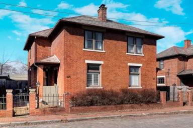 Main picture of 623 S 6th St