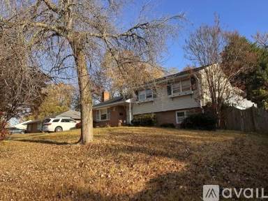 Main picture of 5233 Queensberry Ave