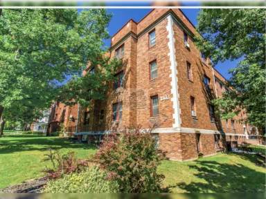 Main picture of 1802 W Genesee St