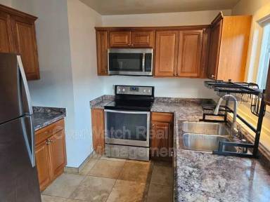 Main picture of 825 N Park St