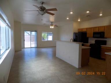 Main picture of 2424 Belt Buckley Dr