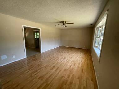 Main picture of 800 Lindberg Rd