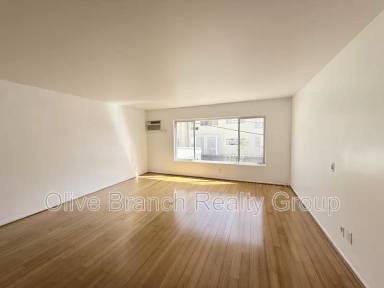 Main picture of 1222 N Olive Dr