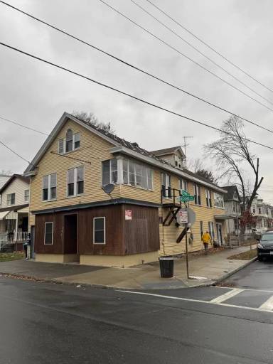 Main picture of 393 2nd Ave