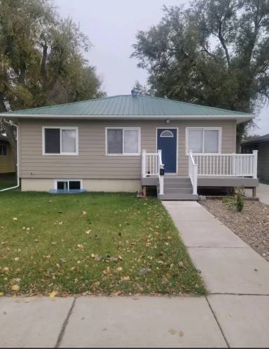 Main picture of 715 6th St SE