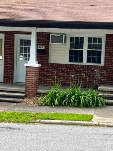 Main picture of 822 1st Ave W