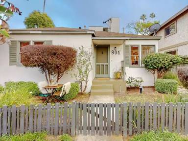 Main picture of 908 Victoria Ave