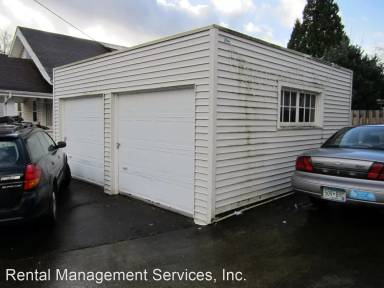 Main picture of 2444 SE Clinton St