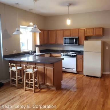 Main picture of 842 Mountain St