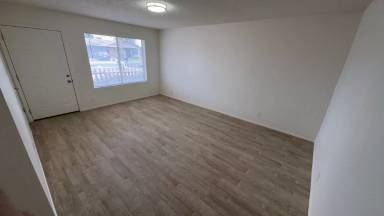 Main picture of 135 E Juniper St
