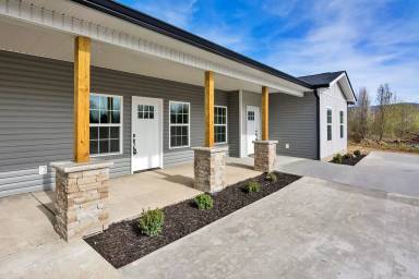 Main picture of 33 Michigan Ln