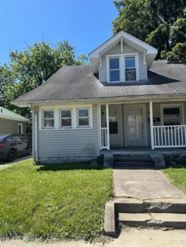 Main picture of 1233 E 29th St
