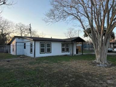 Main picture of 2725 Deer St