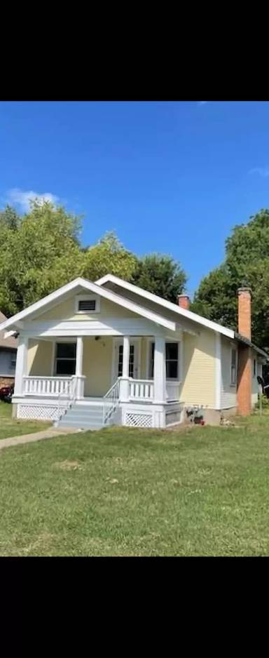 Main picture of 2038 N Douglas Ave