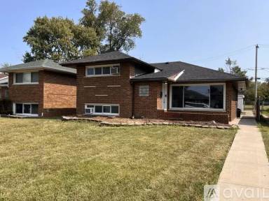 Main picture of 12109 S Racine Ave