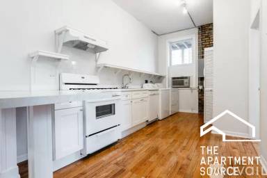 Main picture of 1349 N Wells St