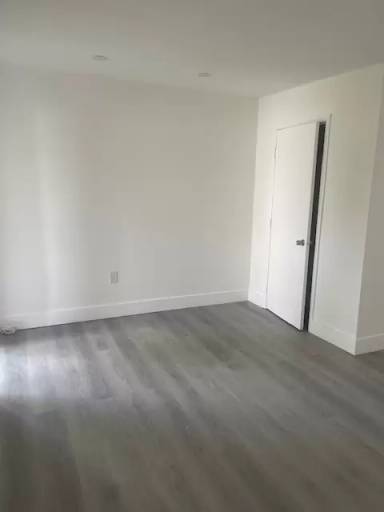Main picture of 5930 Buchanan St