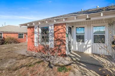 Main picture of 2304 SW 8th Ave