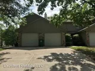 Main picture of 205 NE Greystone Dr