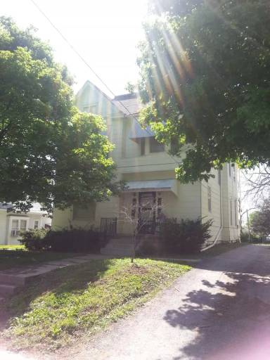 Main picture of 934 S Main St