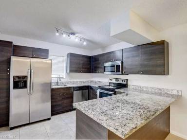 Main picture of 7781 Courtyard Run W