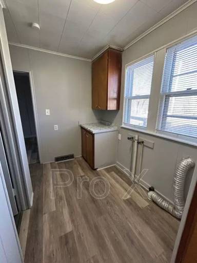 Main picture of 2501 N Walnut St