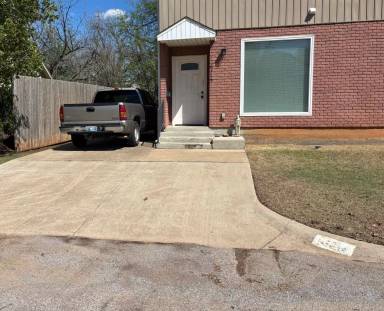 Main picture of 6715 NW 37th St