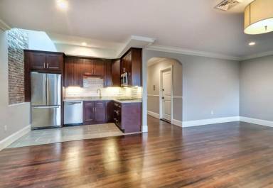 Main picture of 127 Bay State Rd
