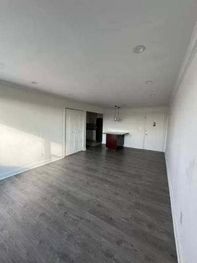 Main picture of 1901 Kennedy Blvd