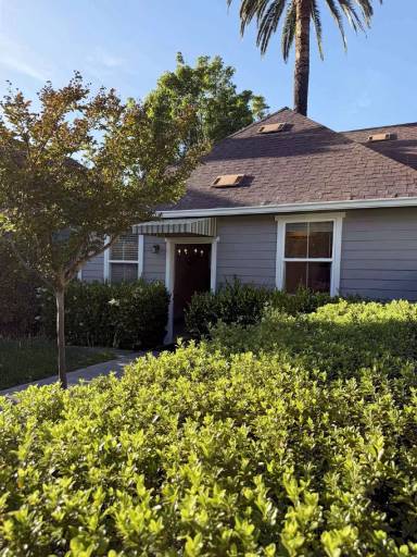 Main picture of 745 E Napa St