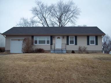 Main picture of 905 E 1st St