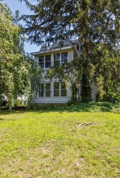 Main picture of 34 S Woodland Ave