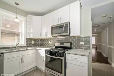 Main picture of 7841 S Loomis Blvd