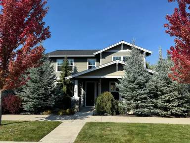 Main picture of 650 NW Compass Ln