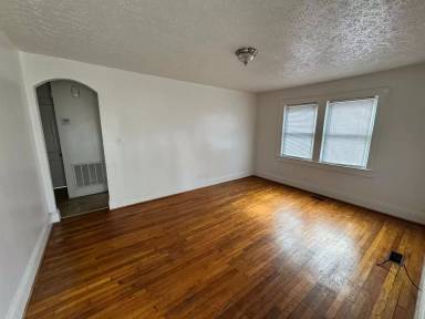 Main picture of 411 Circle Dr W