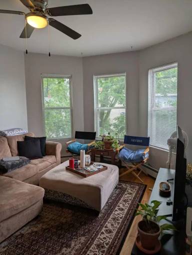 Main picture of 35 Bay St