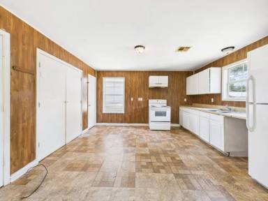 Main picture of 705 Walker Rd