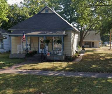 Main picture of 307 S Elm St