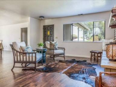 Main picture of 2372 Lawton Ave
