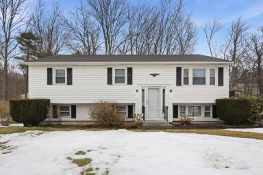 Main picture of 8 Harvest Dr