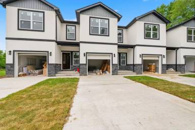 Main picture of 215 Shoreline Dr