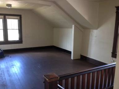 Main picture of 2000 Iron St