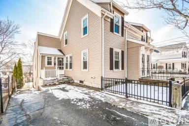 Main picture of 150 Liberty St