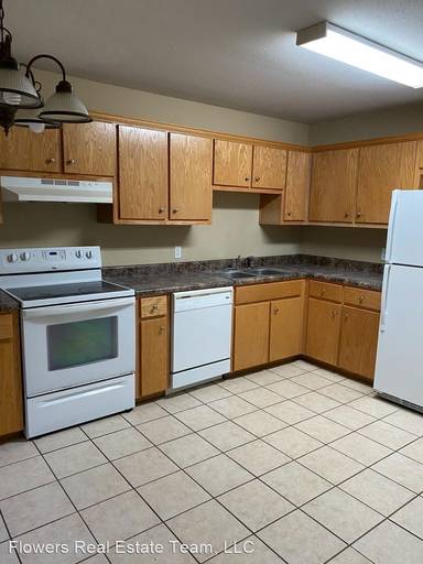 Main picture of 400 Folmar St