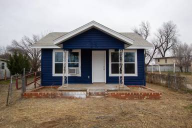 Main picture of 2409 W Main St