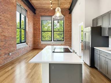 Main picture of 1665 Main St