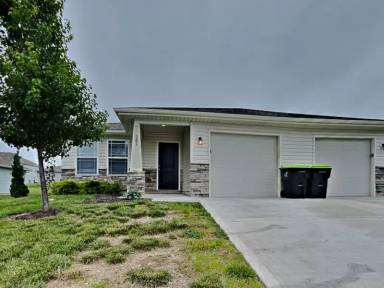 Main picture of 203 SW Lily St