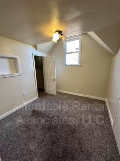 Main picture of 827A W Maple St